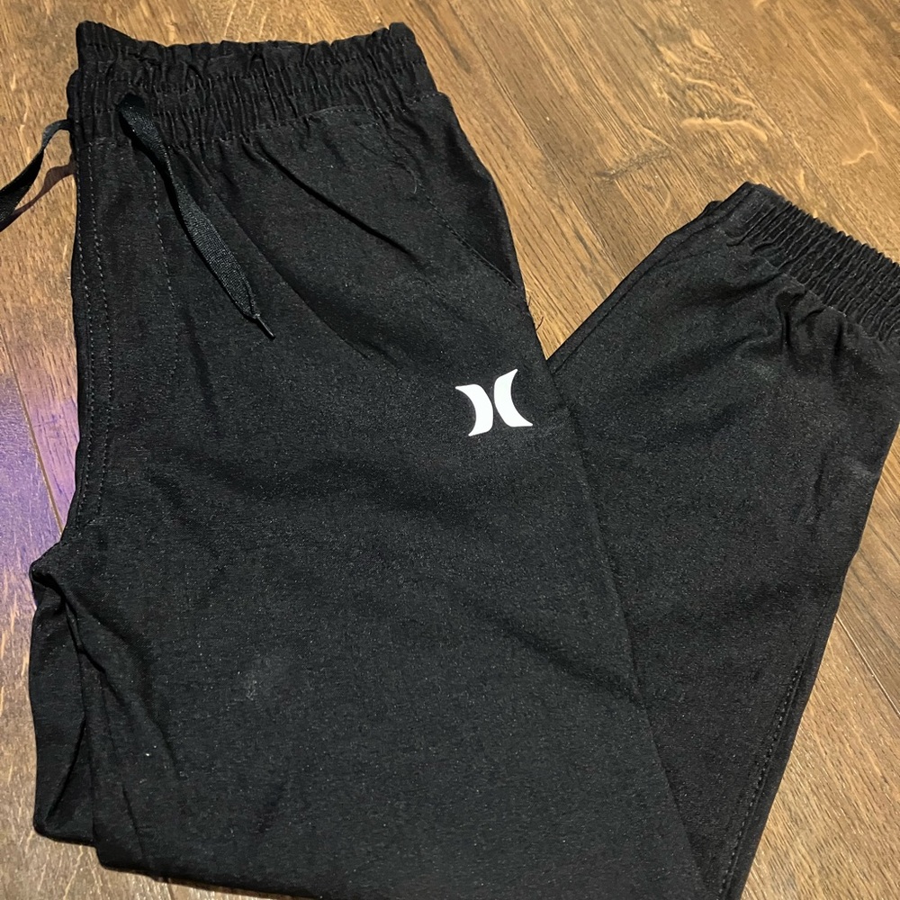Hurley 2 pairs of Black and Tan pants size 5/6 brand new without tags - Picture 3 of 6